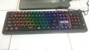 penampakan-keyboard-fantech-maxcore-mk852